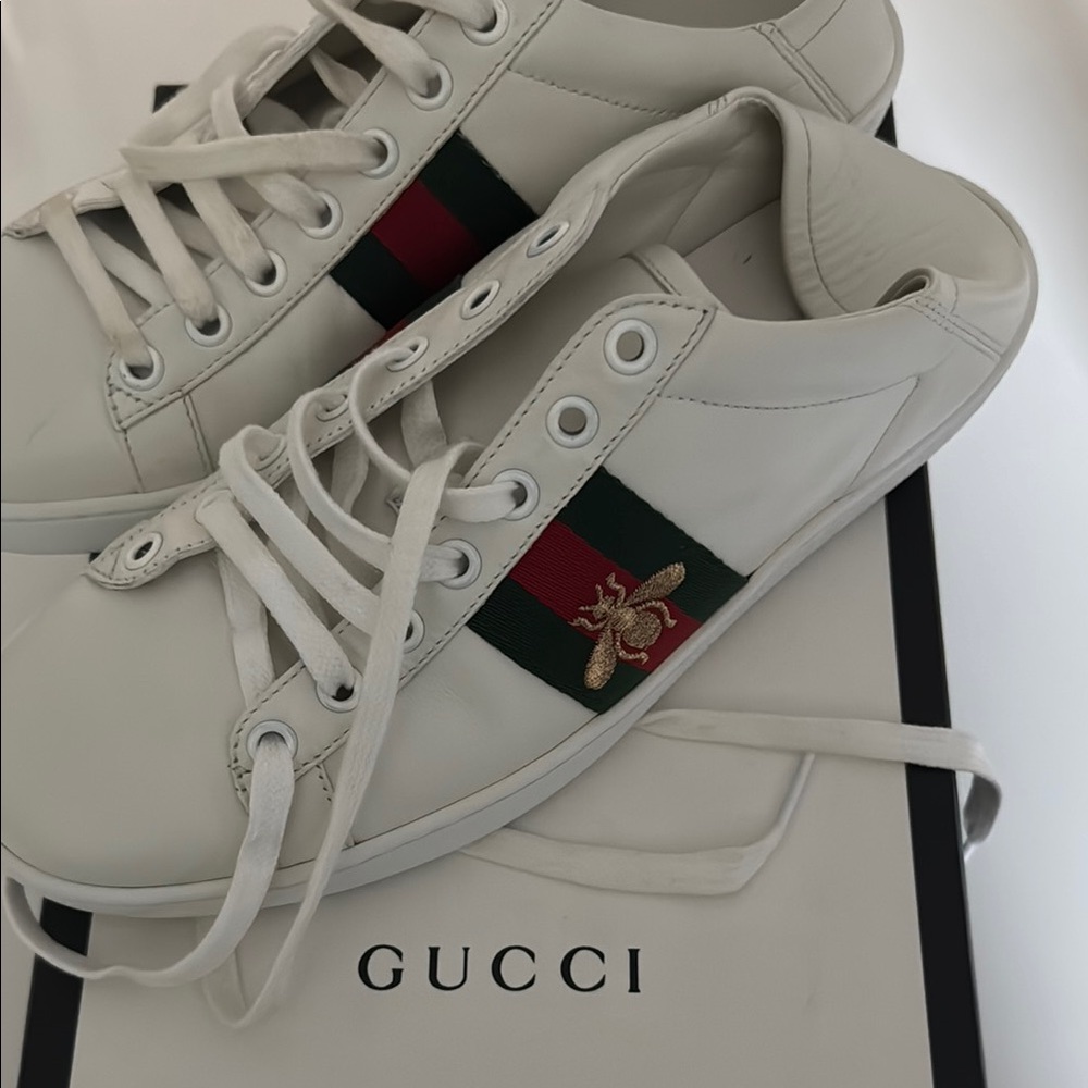 BNWB Gucci White Sneakers with Bee Design